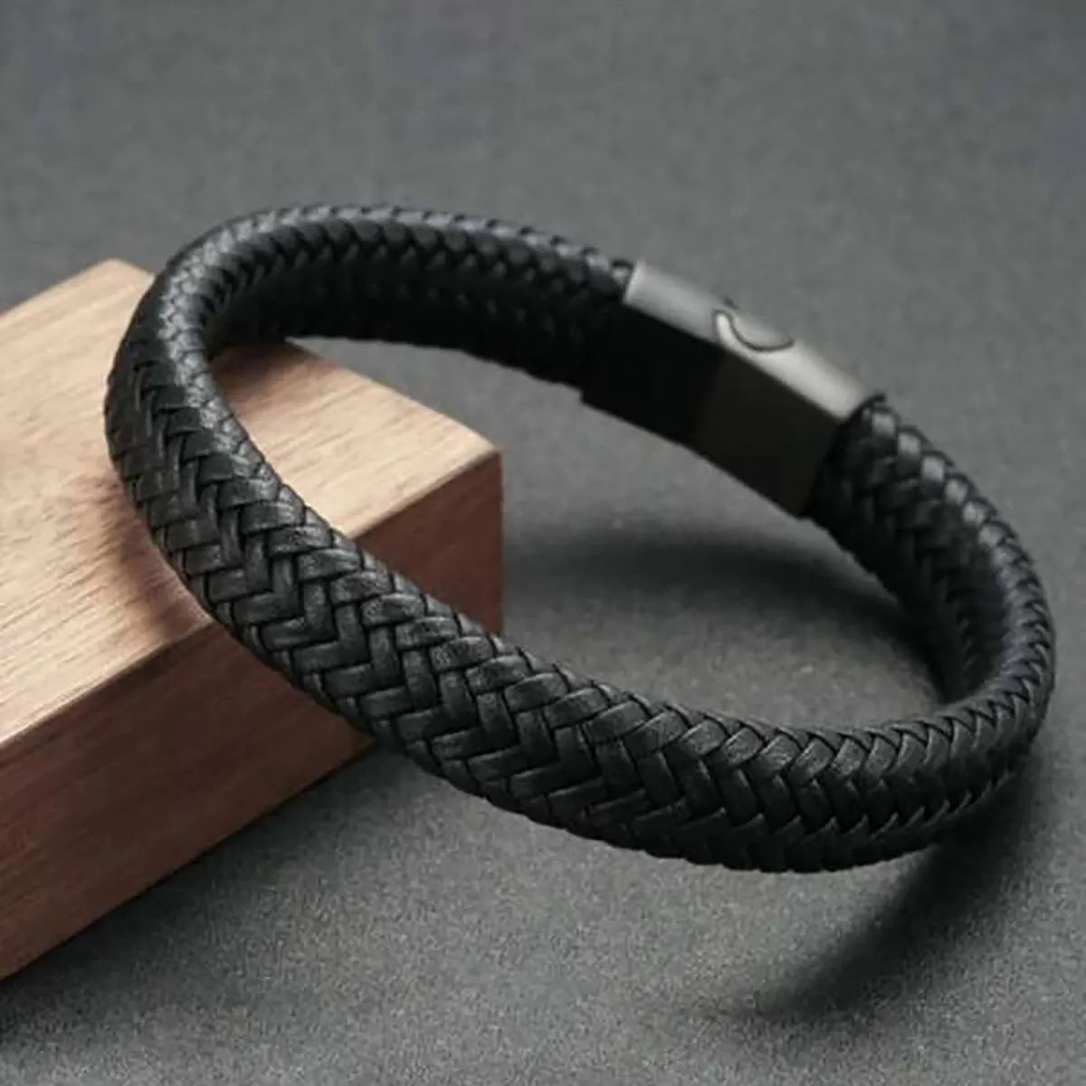 Magnetic Noir Bracelet
